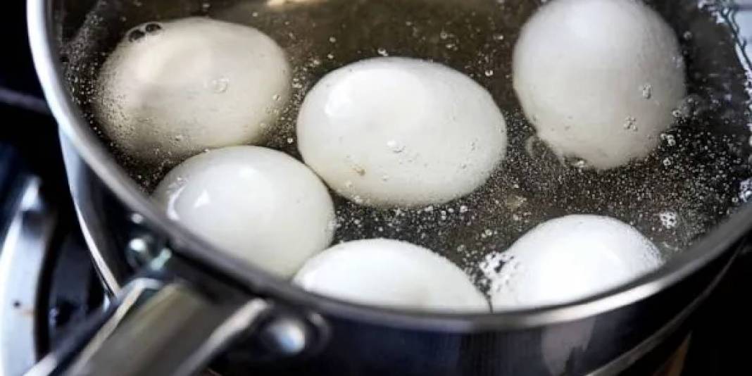 Yumurtayı haşladıktan sonra herkes aynı hatayı yapıyor! Kabuğu kolay soysa da dokusunu ve lezzetini bozuyor 2